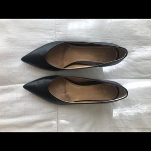 Vionic black pointed kitten heels